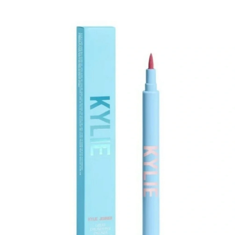 Kylie Cosmetics add pop